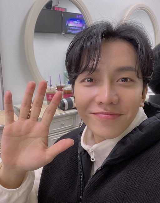  이승기  이다인 열애 크리스마스이브셀카 결별설 일축