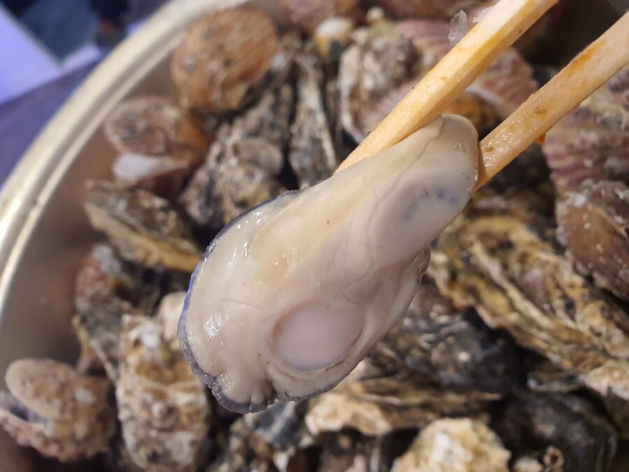  창원 마산 맛집 찾아 발견한 저도 근처 겨울 제철 굴구이, 굴찜 맛집 바다와잠수부!!  2년 전에는 최고였다.