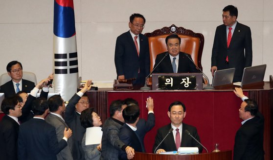  필리버스터란 무제한 토론만 있는것이 아니다.