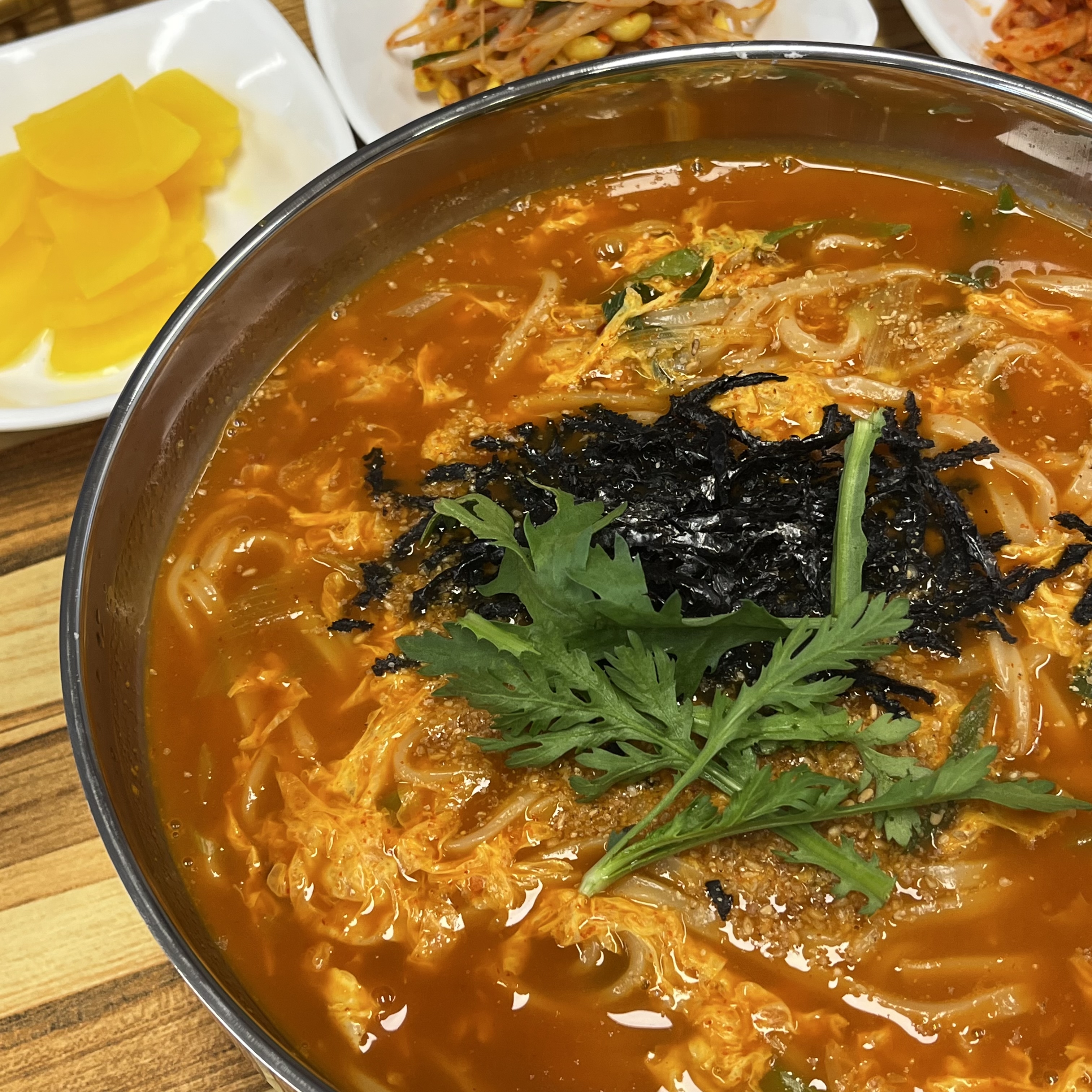  [청주/봉명동] 명호 공주 얼큰이 칼국수 쭈꾸미 보쌈｜해장하기 딱 좋은 고추장 베이스의 칼칼한 장칼국수 맛집c️