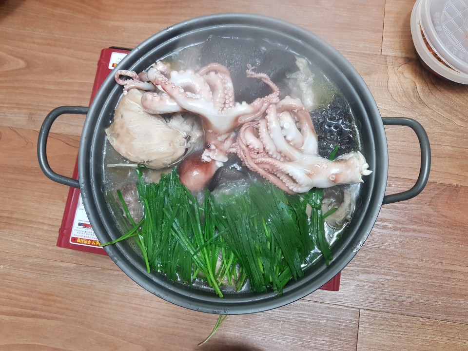  보양식 능이백숙으로 월동준비