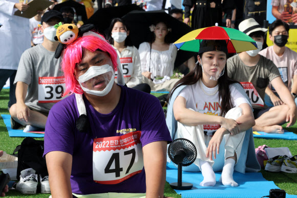  한화 이글스 팬,,, 멍 때리기 대회 우승...