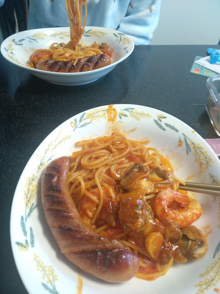  수제소세지+새우+토마토스파게티 = 풍부한맛
