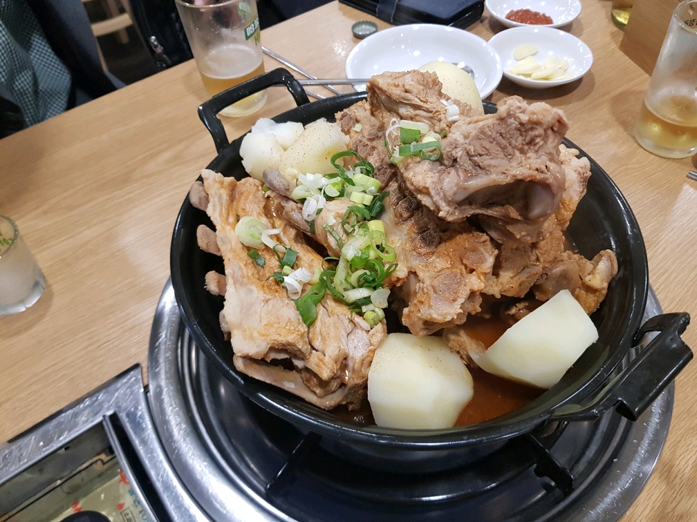  감자탕이라 불리는 이유가 감자때문이다!?