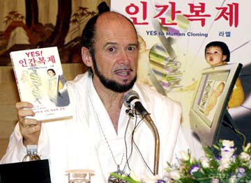  칸예,일론,빌 게이츠,마이클 잭슨의 복제인간을 만든 클로네이드