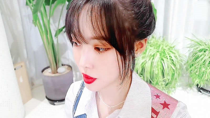 [연예] [움짤]             유주 (최유나) - 라방 등 -  와이드섬