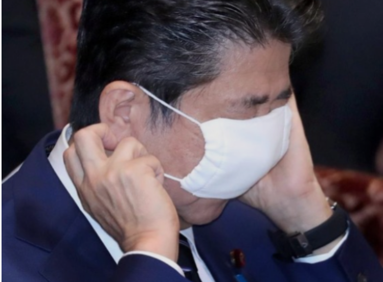 일본 망하게 하는 아베마스크 재고 8,200만장 보관료 61억 처분에만 33년 샘통