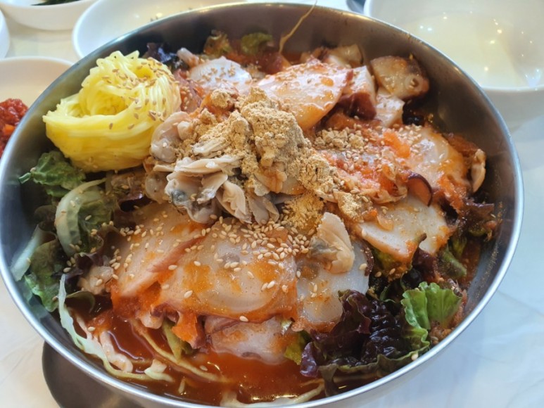  강원도 양양 맛집 양양째복. 째복물회와 째복탕은 술안주로 제격이다.