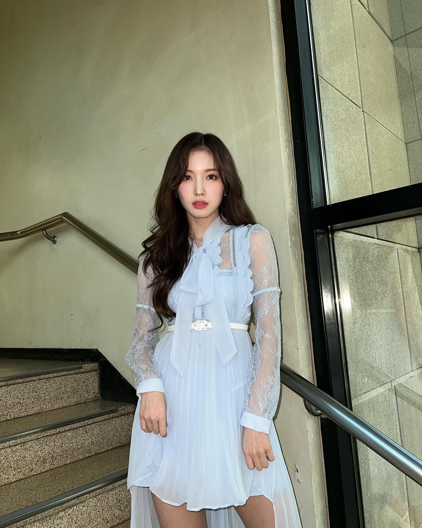  하늘하늘한 씨스루 입은 오마이걸 아린
