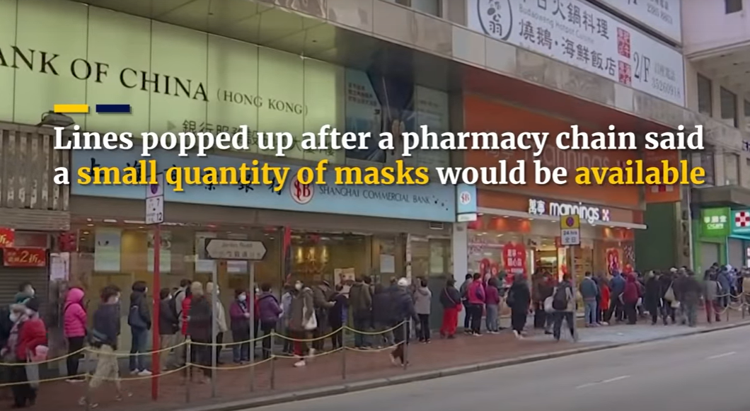 홍콩의 수천 개의 대기열에 있는 사람들은 코로나 바이러스 마스크에 절망적입니다.