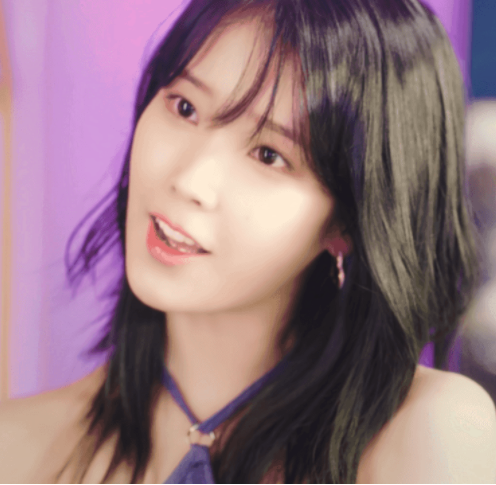  가나다라 M/V 아이유.gif