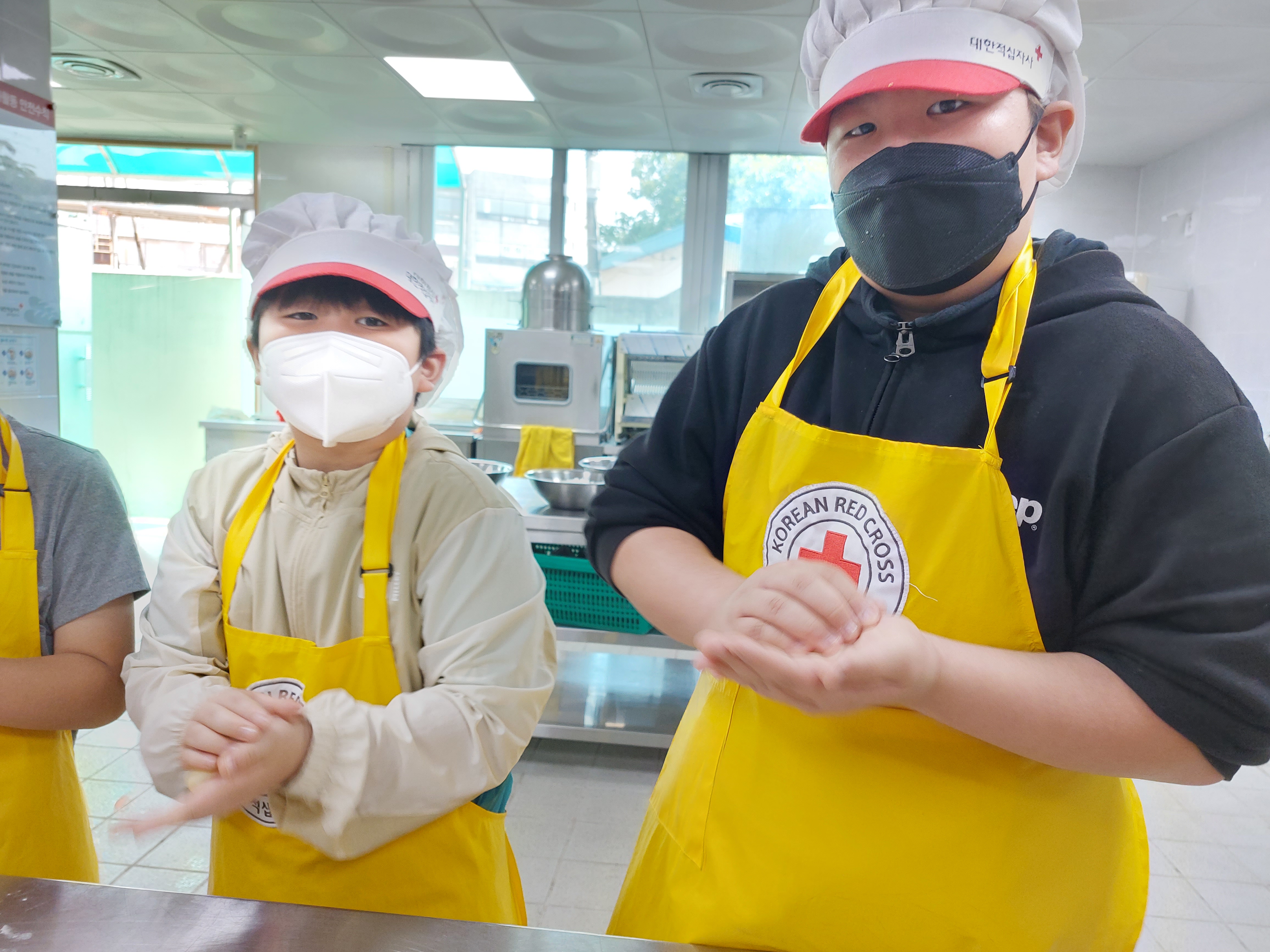  사랑의 빵 만들기 봉사활동 (5.22)