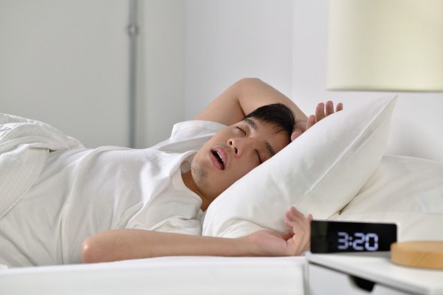 아침에 더 피곤한 ‘수면무호흡증’, 무시하면 안되는 이유 있다