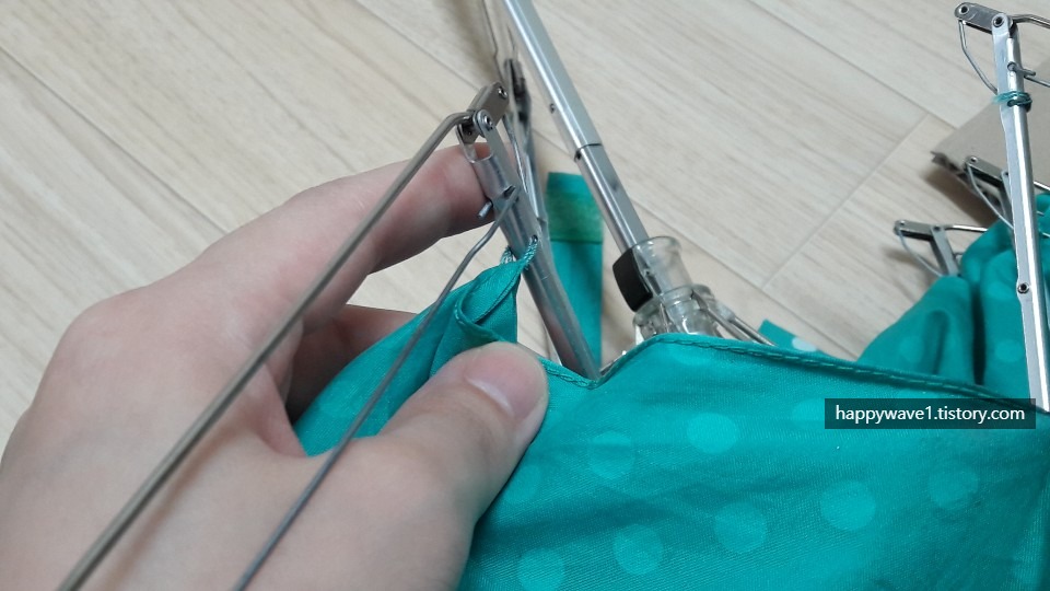  우산 버리는법 : 분리수거 해야 됩니다