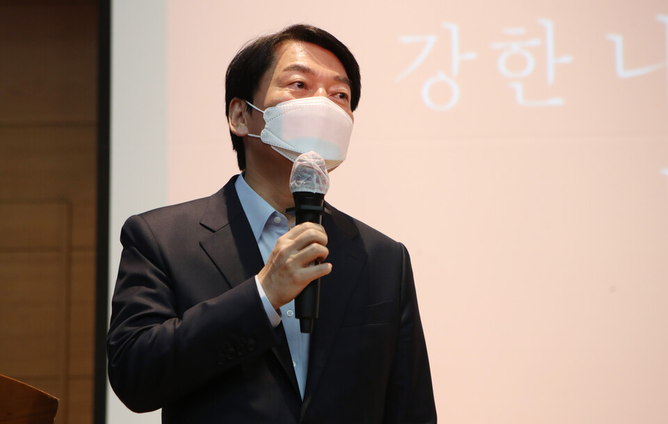 이준석에게 당한 안철수, 결국 또 ‘단일화’만 노릴 건가.