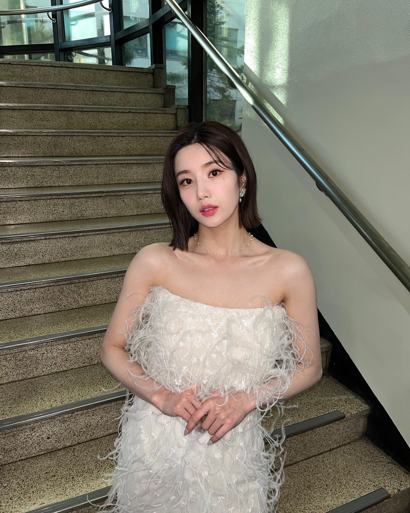  오프숄더가 잘 어울리는 섹시 권은비