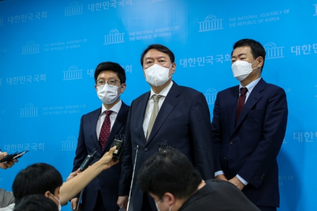  윤석열의 ‘언론중재법’ 기자회견, 이 그림 그린 ‘바보’는 누굴까.