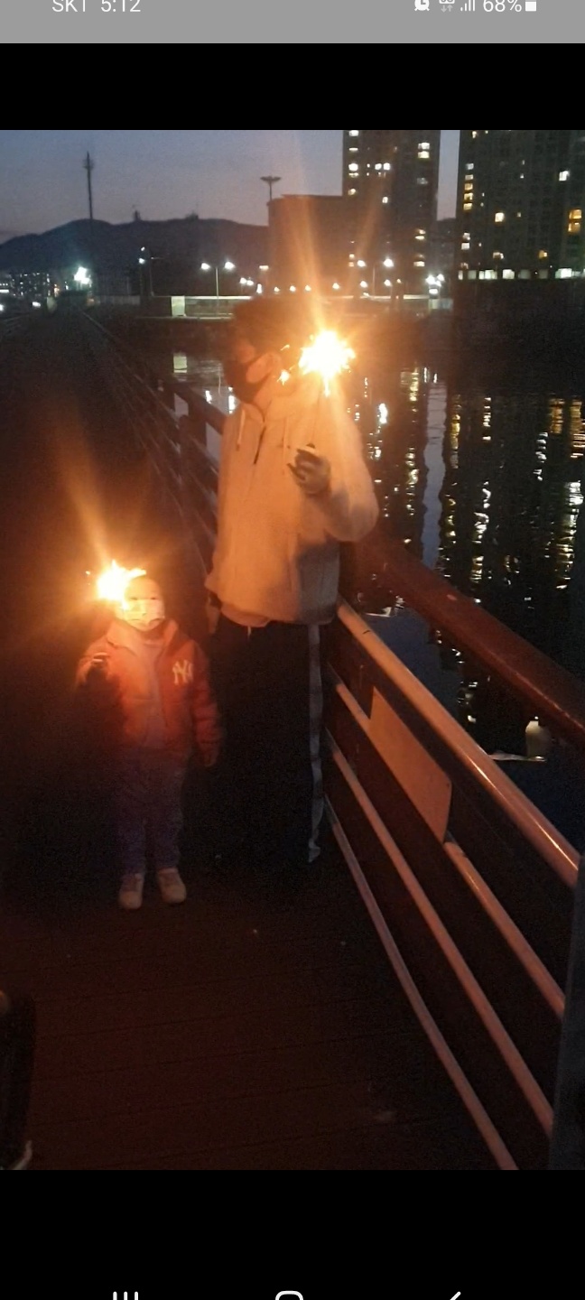 가족나들이 - 마산앞바다에서 아이들과 불꽃놀이