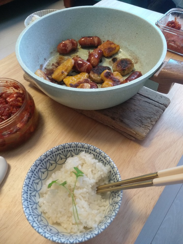  냉동치킨너겟, 소세지로 간단한 식사