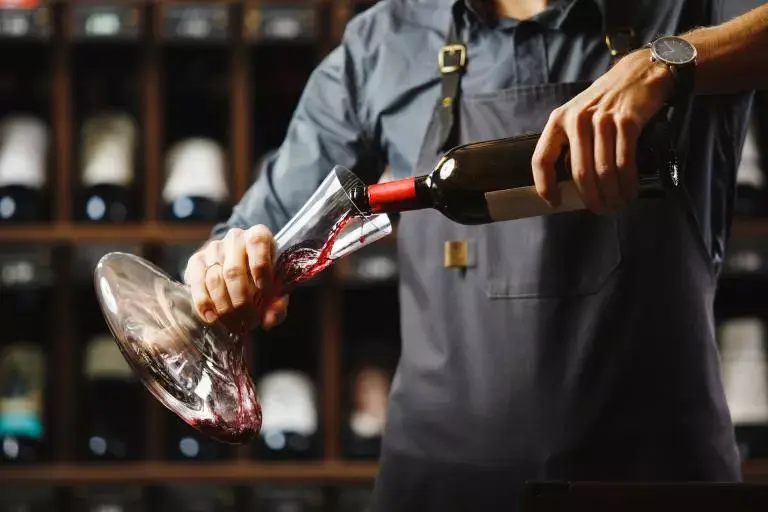 와인과 친해지려면 알아야 할 8가지 와인 악세서리.