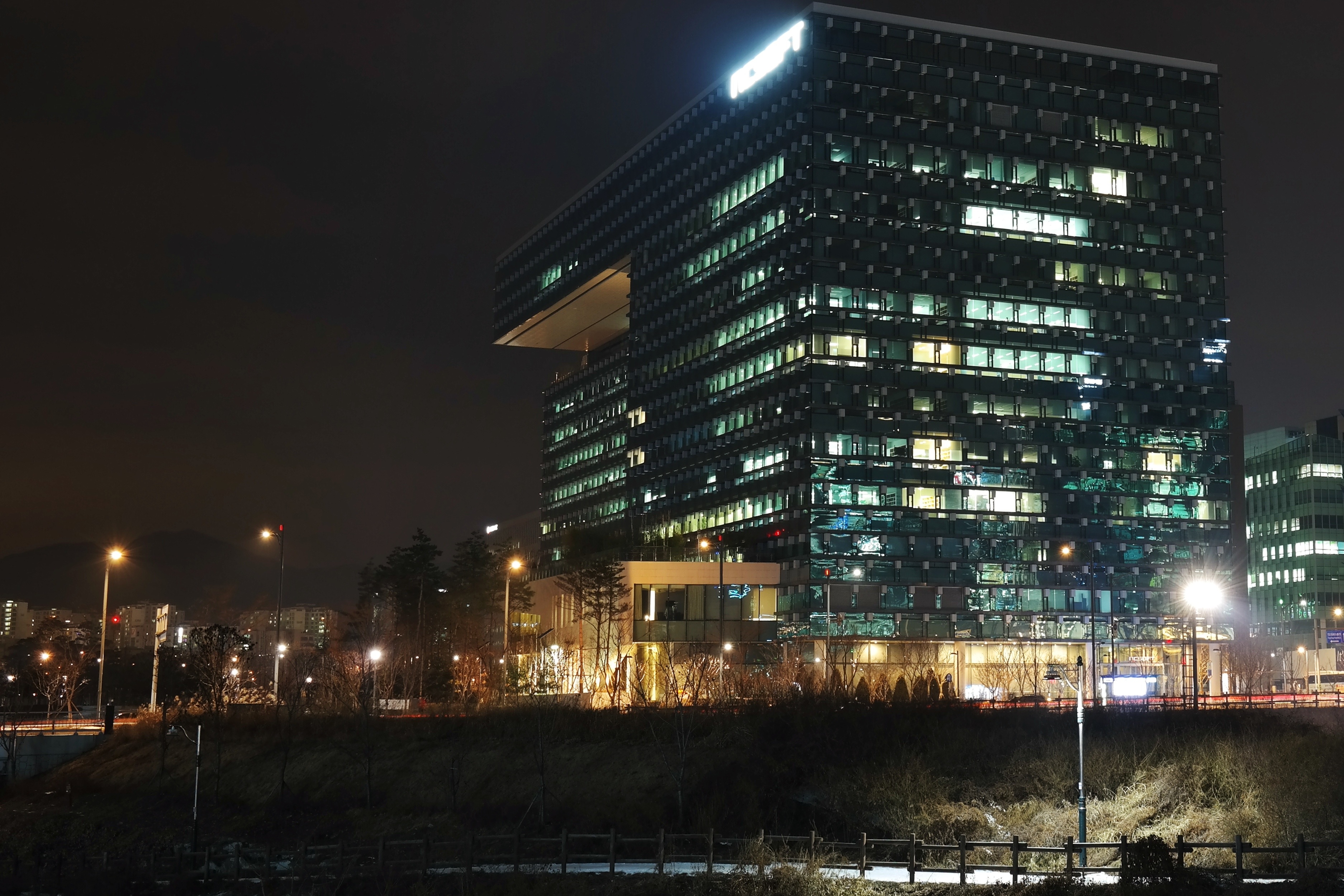  엔씨소프트 아마존 게임즈와 계약!!!