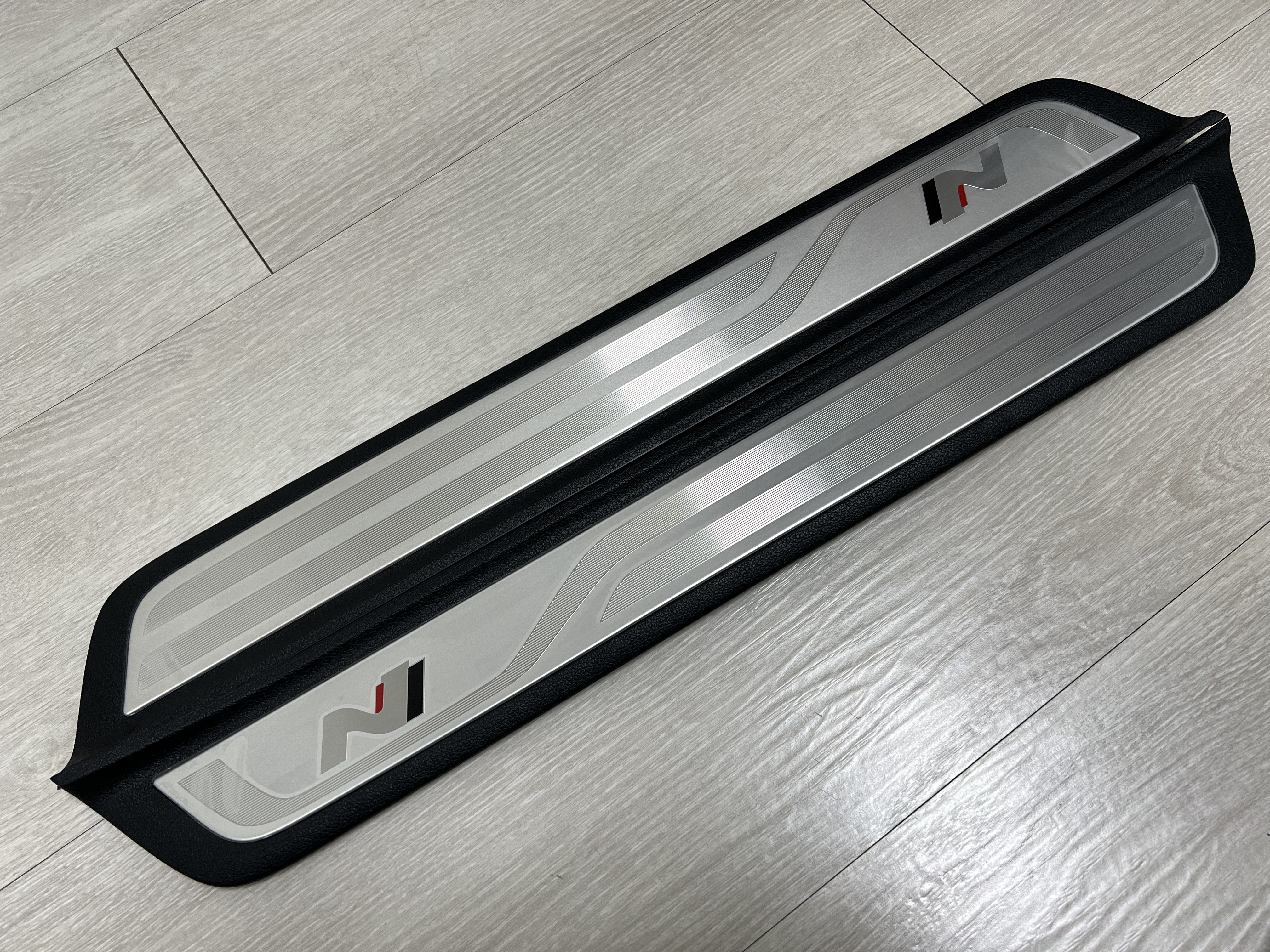  i30 PD N-Line에 벨로스터 N 도어 스커프 메탈 플레이트 이식하기