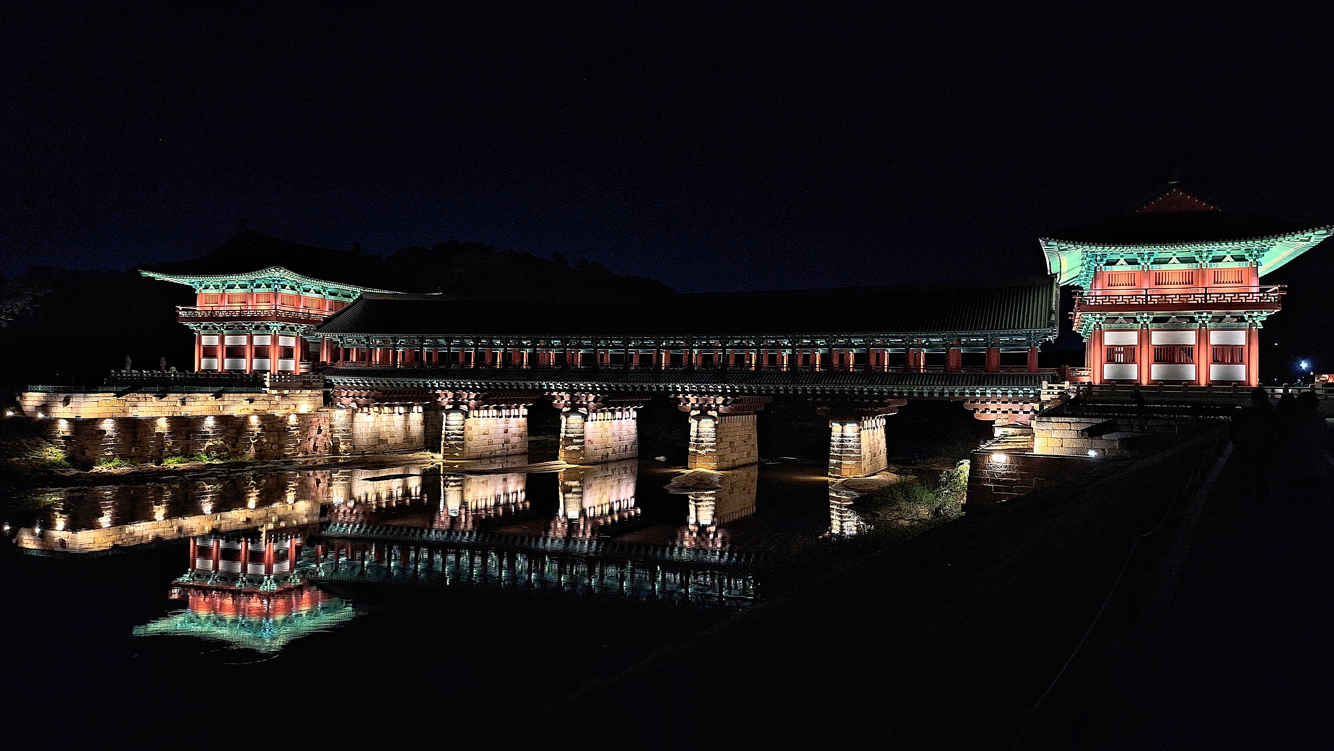  경주 여행명소가 된 월정교 야경 돌아보기
