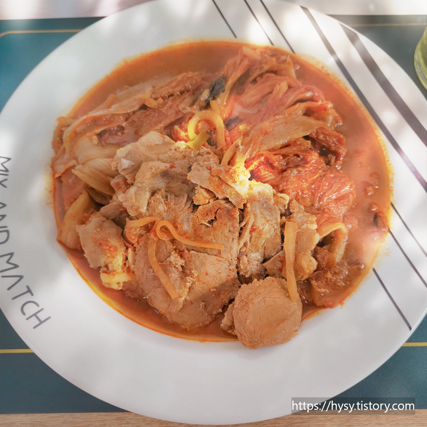  하얀 쌀밥과 찰떡 궁합 초초초간단 돼지고기 김치찜