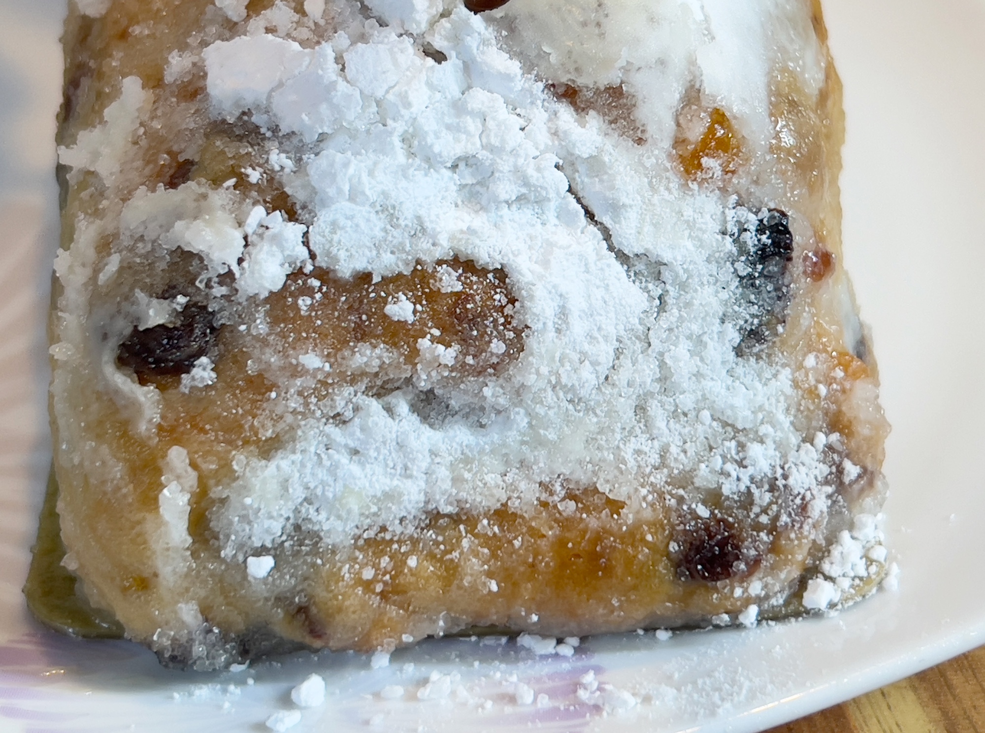  새해를 맞이해 옵스 슈톨렌(Stollen)을 잘랐습니다