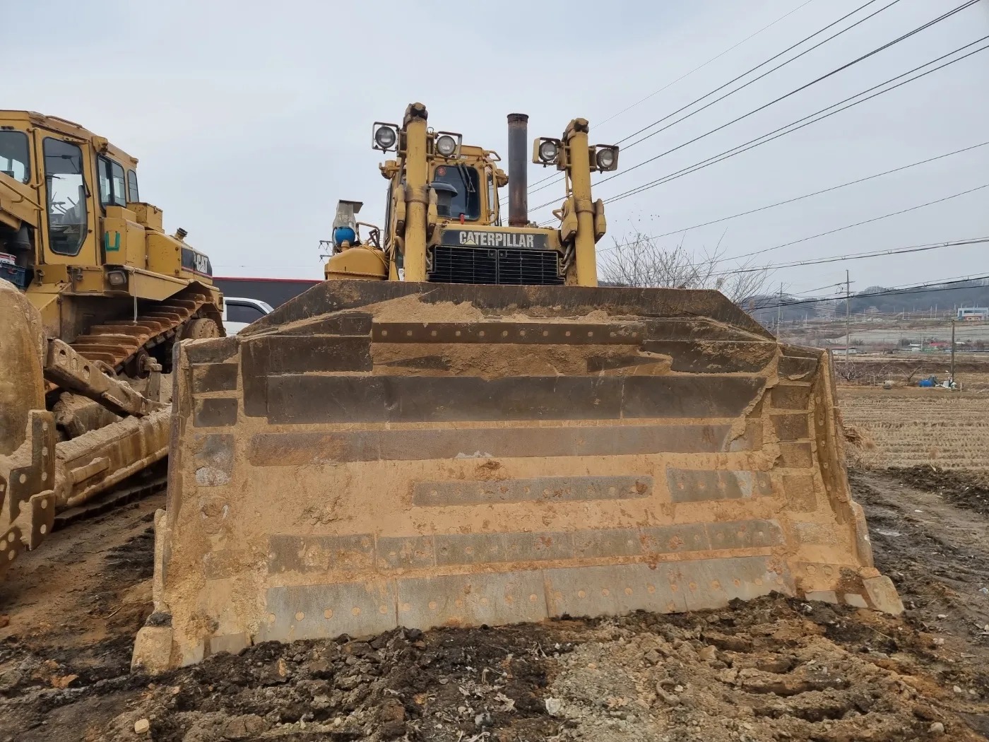  캐타필라 D9N 1987년식 6700만원 판매합니다.