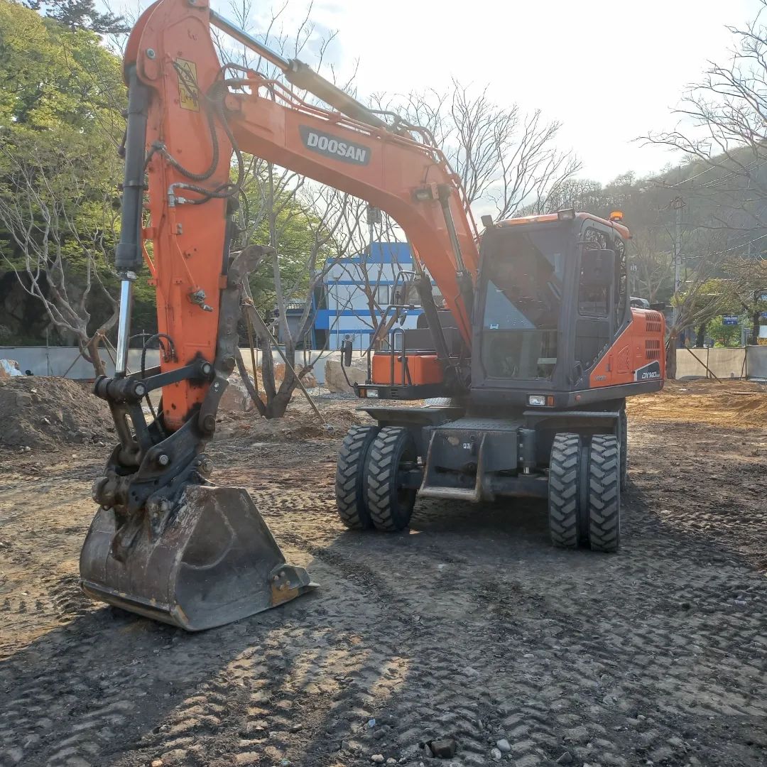  두산 DX140W5K 2016년식 7500만원 판매합니다.