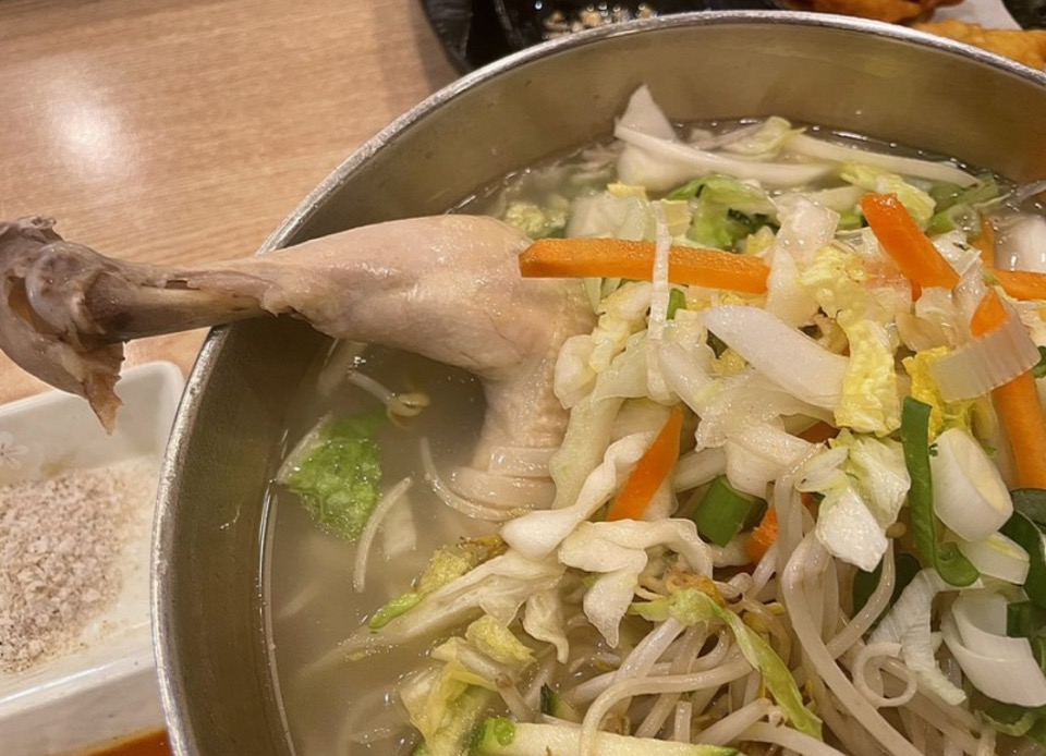  파주맛집 파주닭국수 파주 본점 후기(feat. 정신없이 흡입한 첫 칼국수)