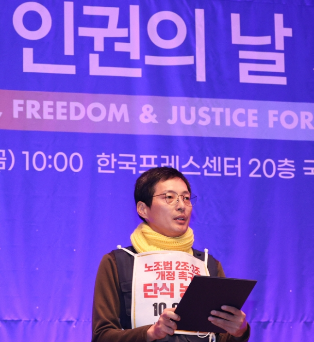 윤석열을 향해, 러시아를 향해, 대학 평가를 향해…‘보이콧’ 대위가 만든 ‘보이콧’의 현재.