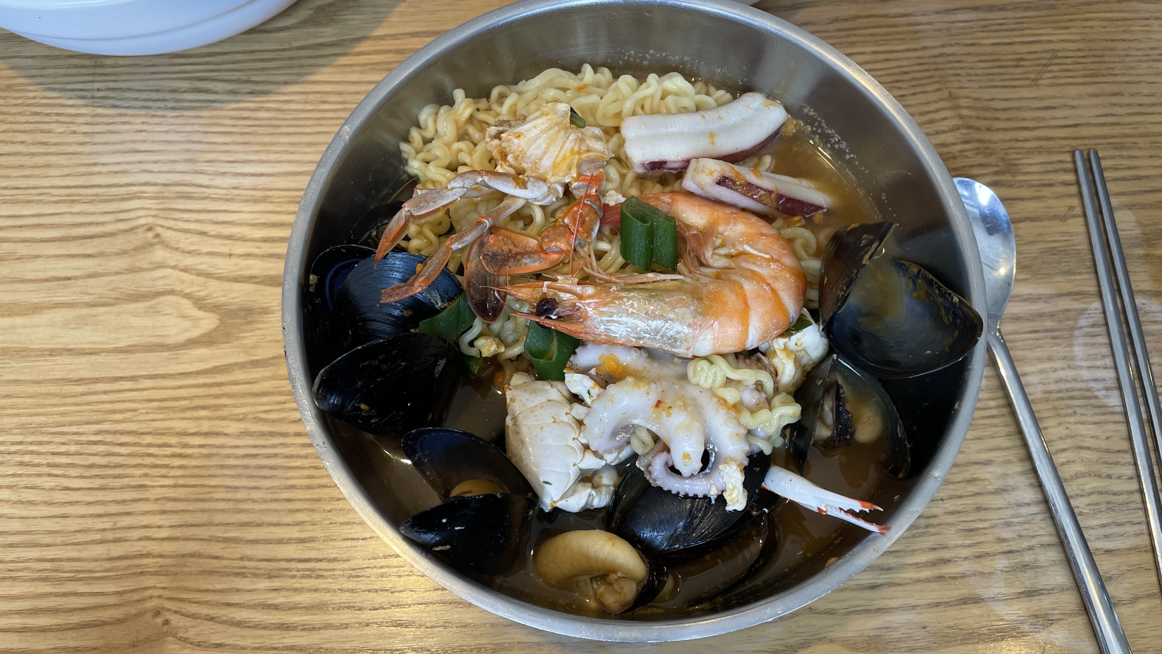 여수여행 아침에 배고픔에 몸부림치다 우연히 만난 푸짐한 해물라면 그라제 | 여수 해물라면집 그라제