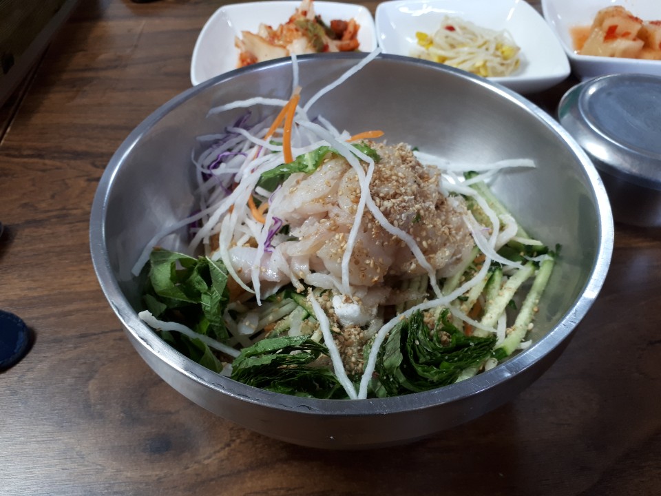  강구항 맛집 강구 기사식당. 주차하기도 편해요