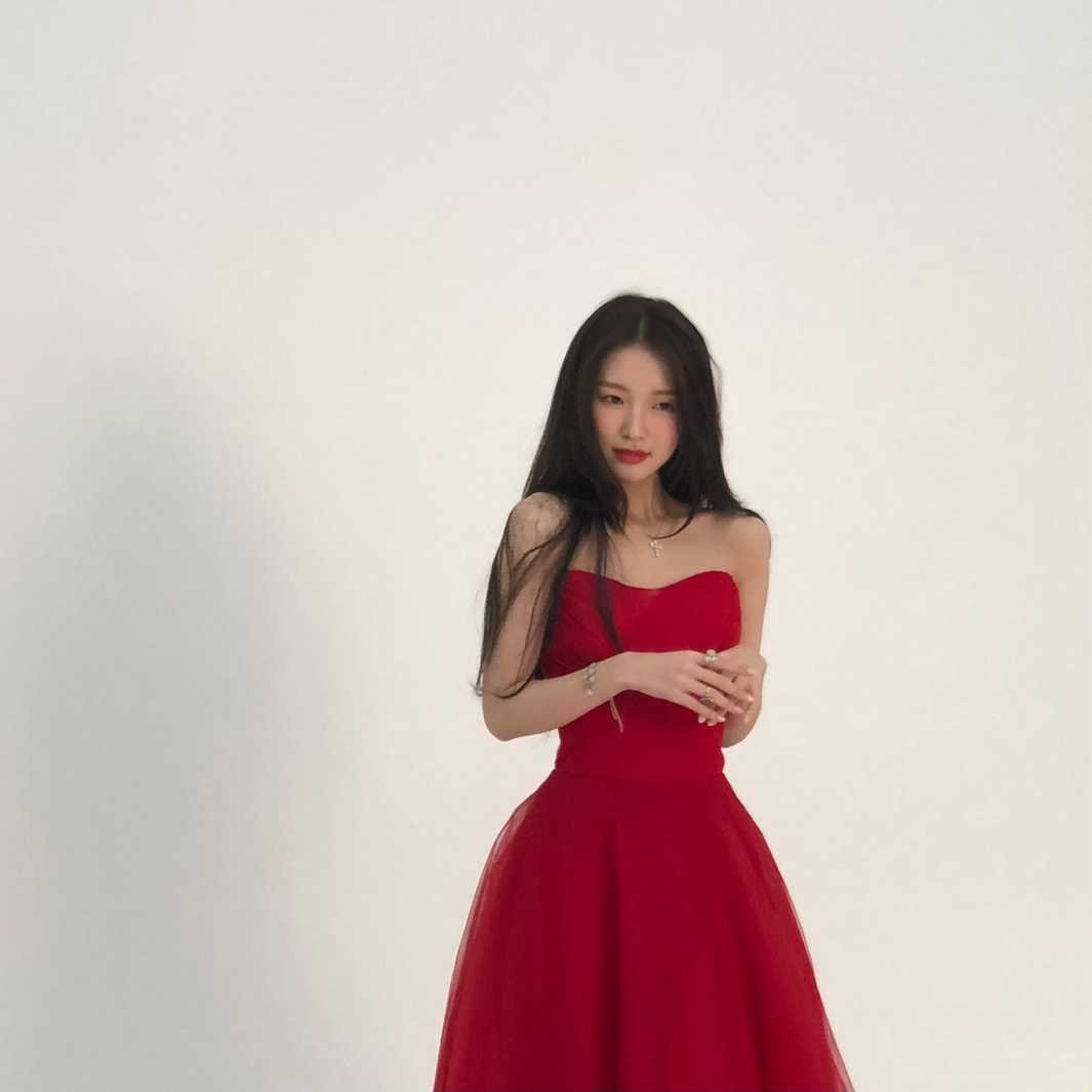  오마이걸 아린 강렬한 오프숄더