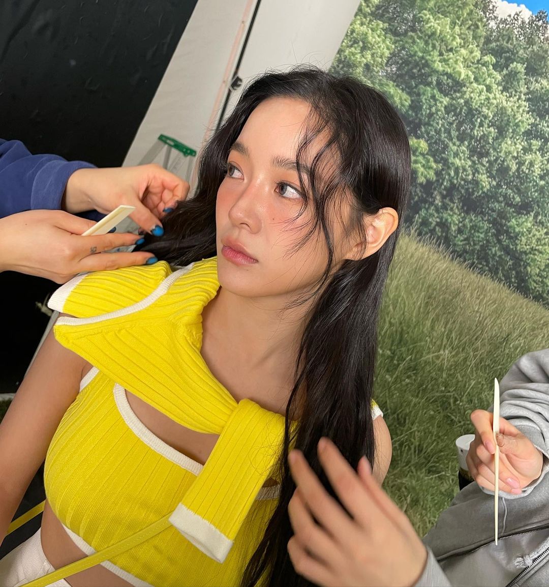  글래머한 몸매가 들어나는 김세정 화보 촬영현장