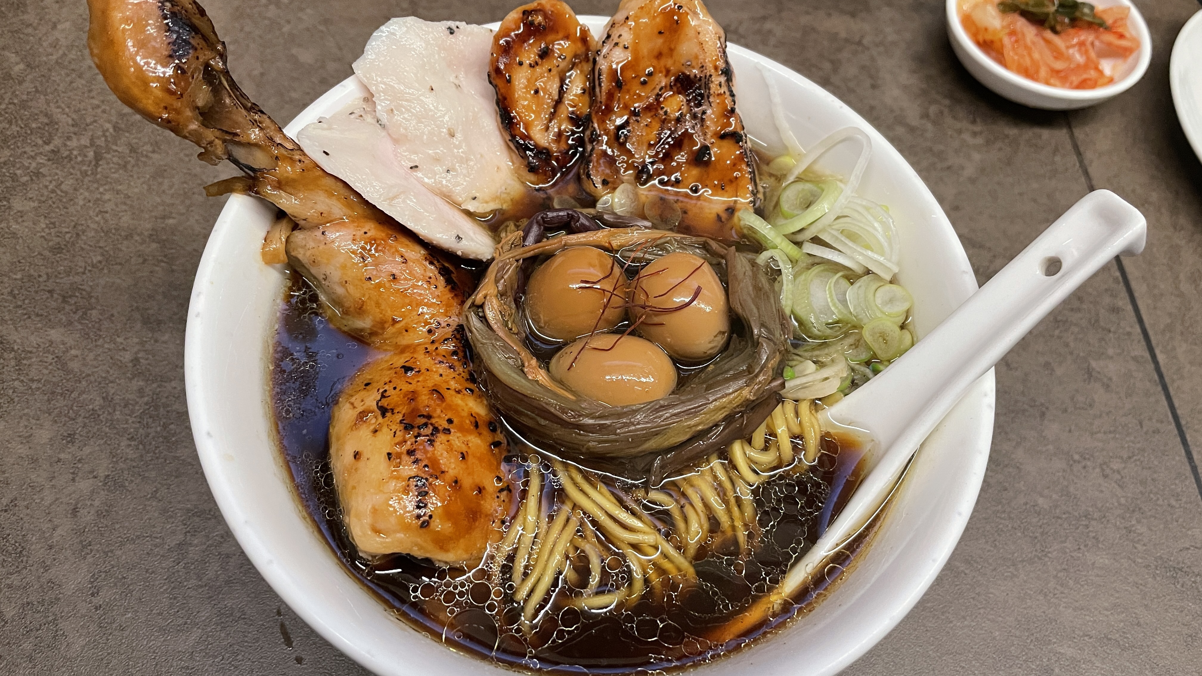  [ 합정동 라멘 맛집 ] 라무라 :: 자신만만한 장각 닭다리를 자랑하는 합정동 라멘