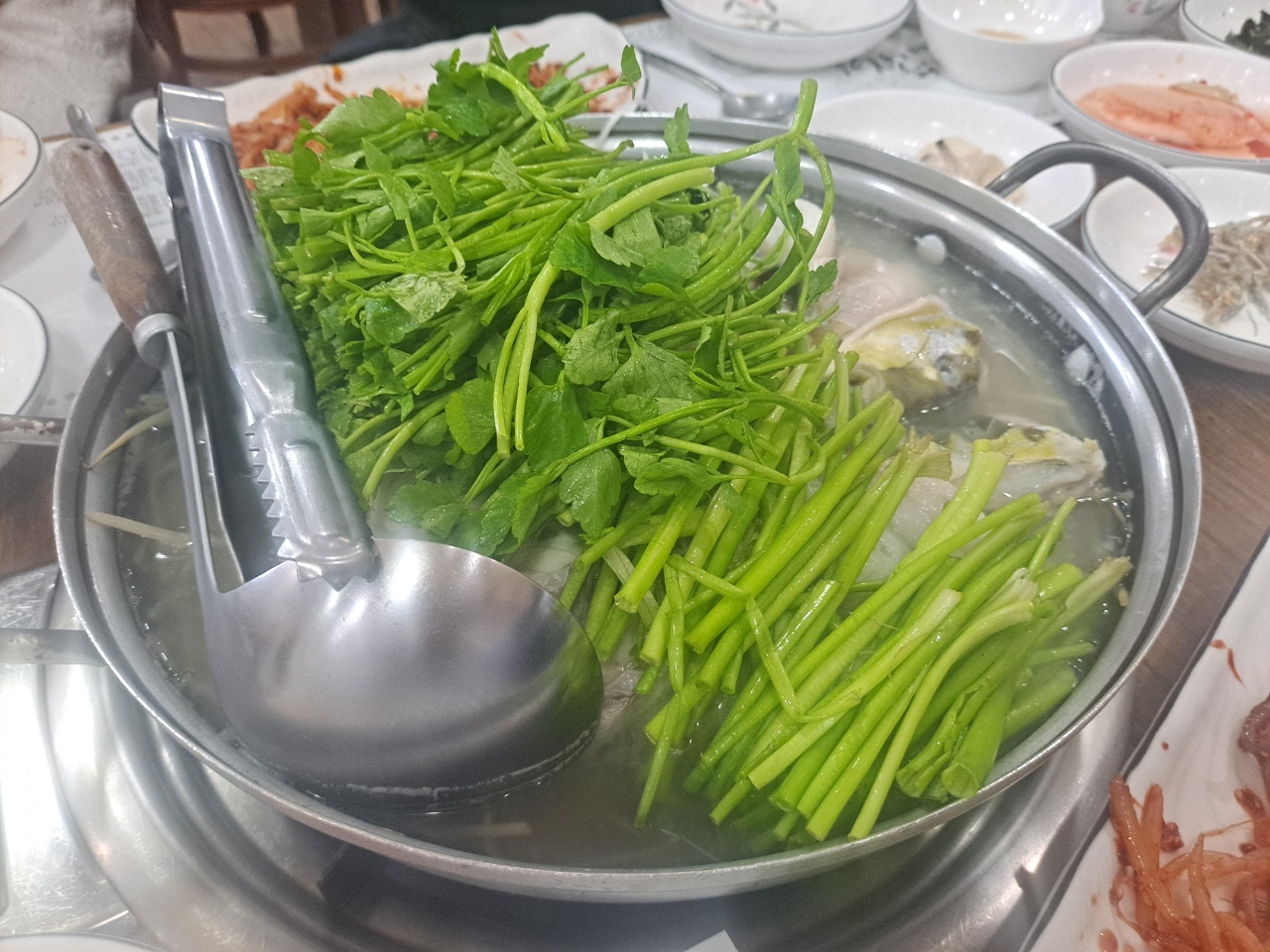  광주상무지구 먹자골목에 위치한 상무생복집