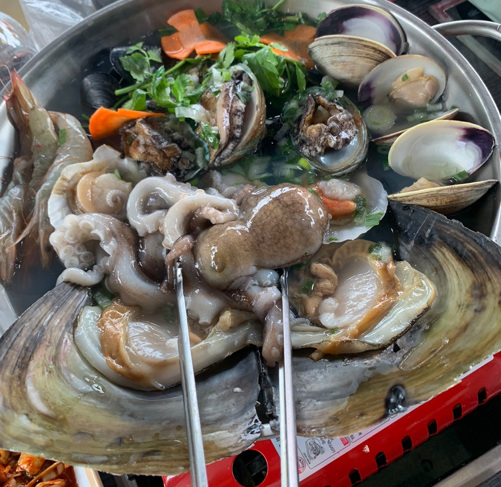 인천 영종도 마시안해변 맛집 소나무식당 시그니처 소나무전골칼국수 모습