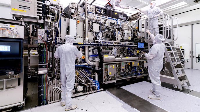  반도체 ASML 3,000억 장비 챙탈전