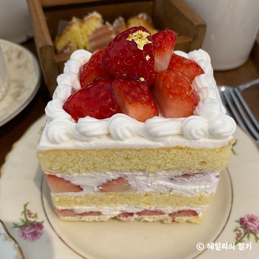 딸기 케이크 단면