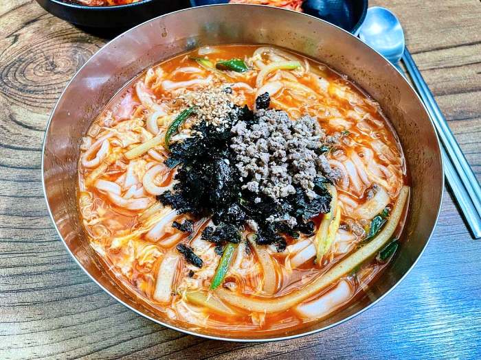 김창옥 전참시 윤두준 줄서는 칼국수집 장칼국수 강릉 맛집