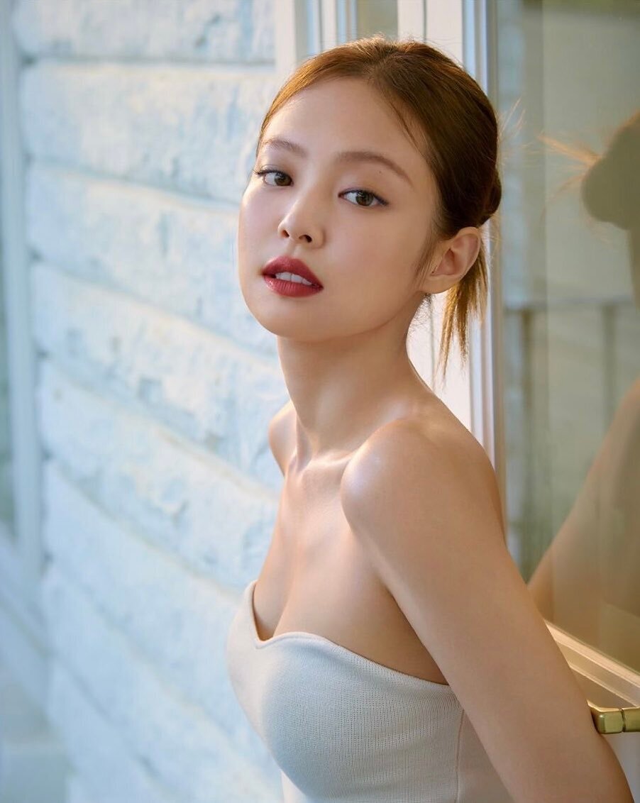  블랙핑크 제니 HERA 뷰티 센슈얼 파우더 매트 립스틱 화보