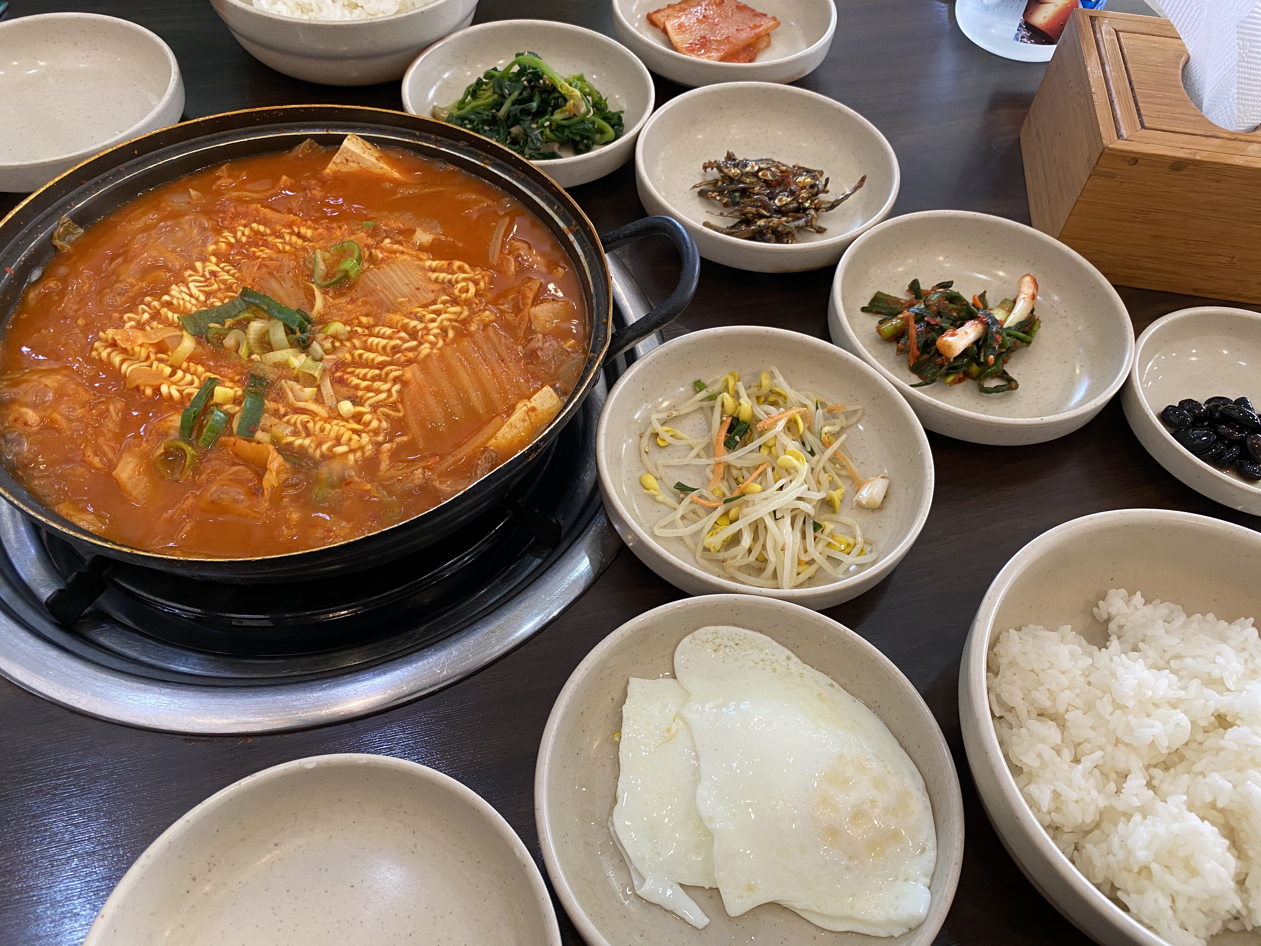  돼지고기 김치찌개 국내산 암돼지가 통으로 들어갔다!?