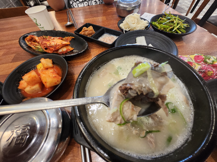 순대돼지국밥입니다.