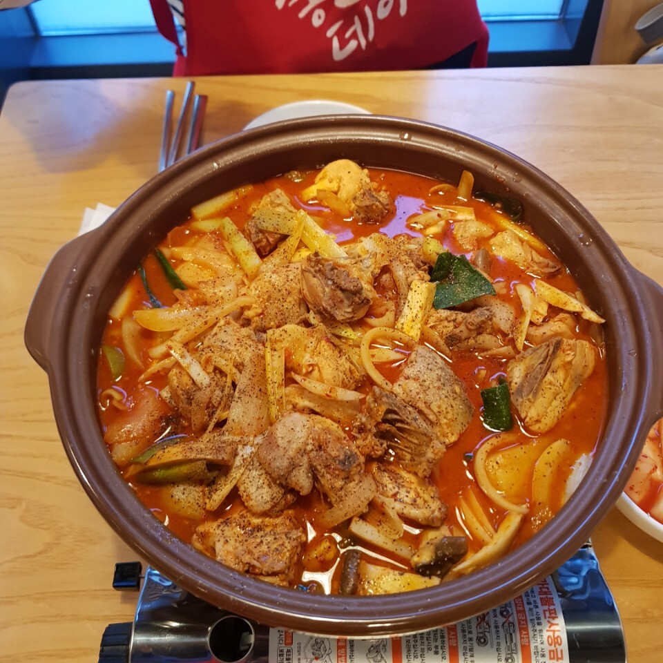  매콤한 닭볶음탕이 땡기는 날에는 광교 금성옥