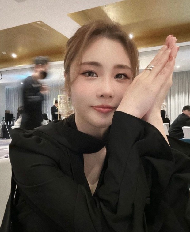  트로트 가수 해수 29세 꽃다운 나이 숨져, 장윤정과의 인연과 SNS 애도 물결