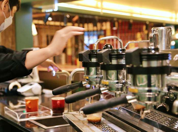 생방송오늘저녁 한남동 블랜딩 티 커피 자개 옻칠 나전칠기 거장 작가 갤러리 카페 맛집 추천