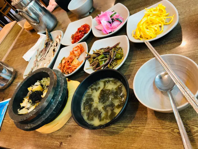 제주도-옹포별장가든-전복돌솥밥-상차림